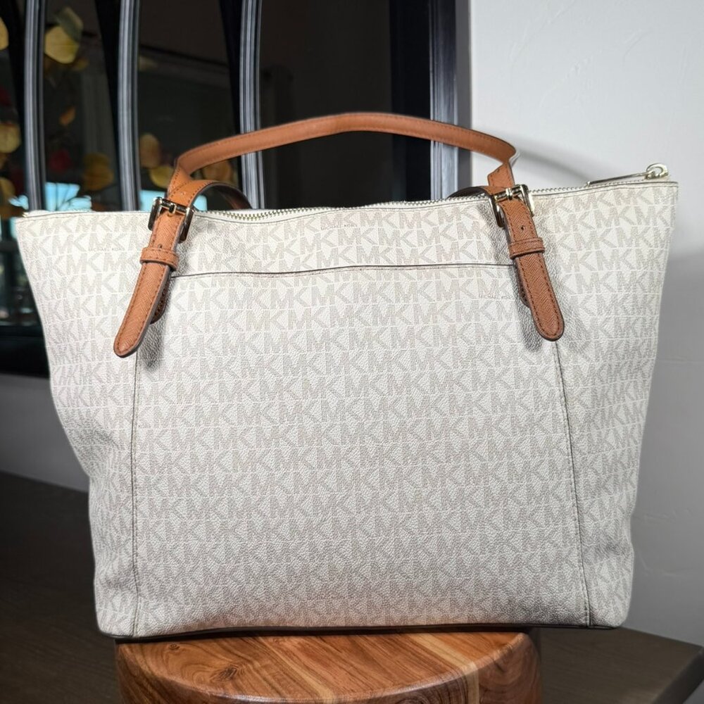Michael Kors MK Signature Tote Bag — Vanilla & Acorn Monogram - Picture 6 of 16